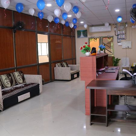 Hotel Diamond Ac Dormitory And Guest House 苏拉特 外观 照片