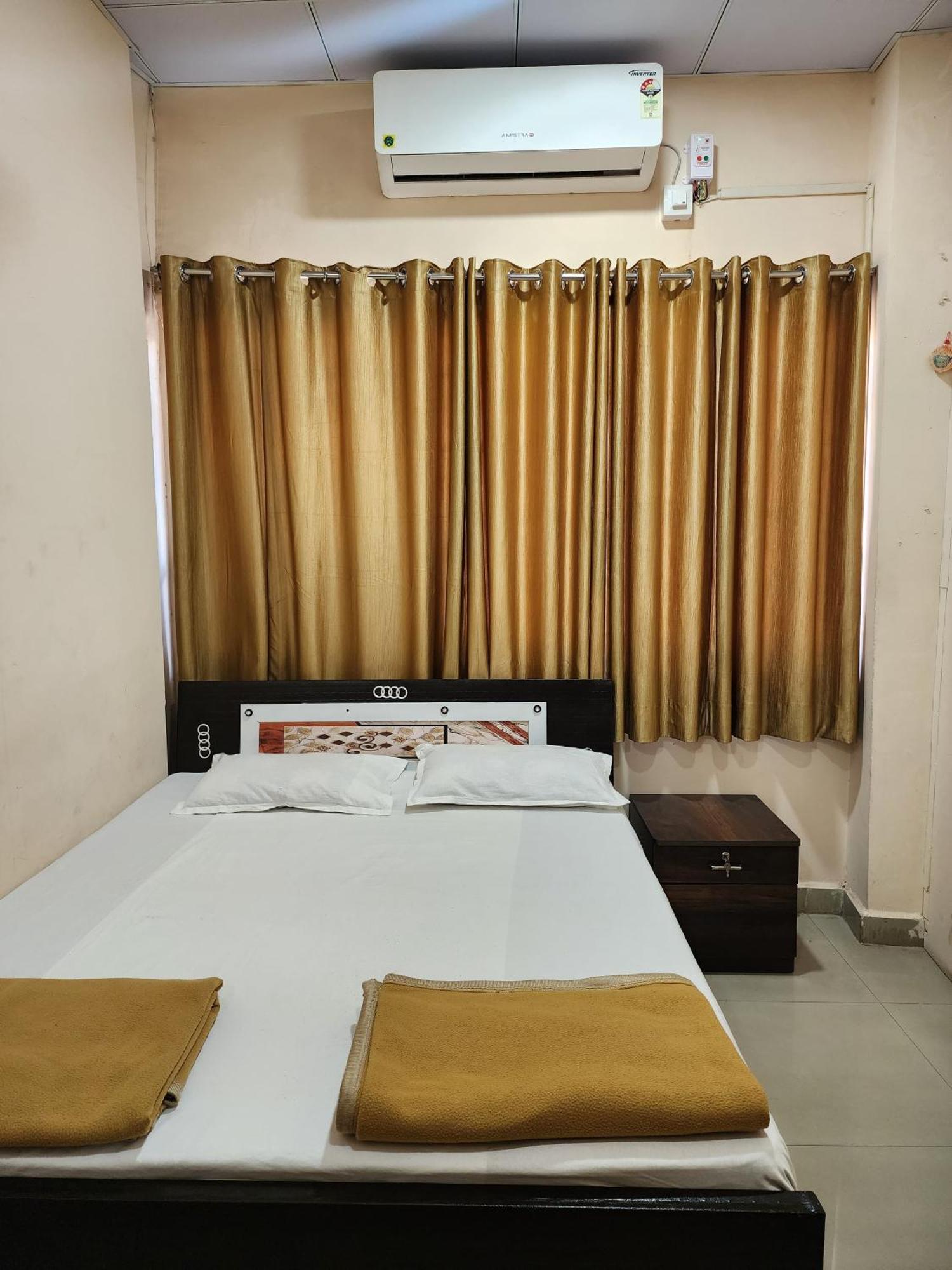 Hotel Diamond Ac Dormitory And Guest House 苏拉特 外观 照片