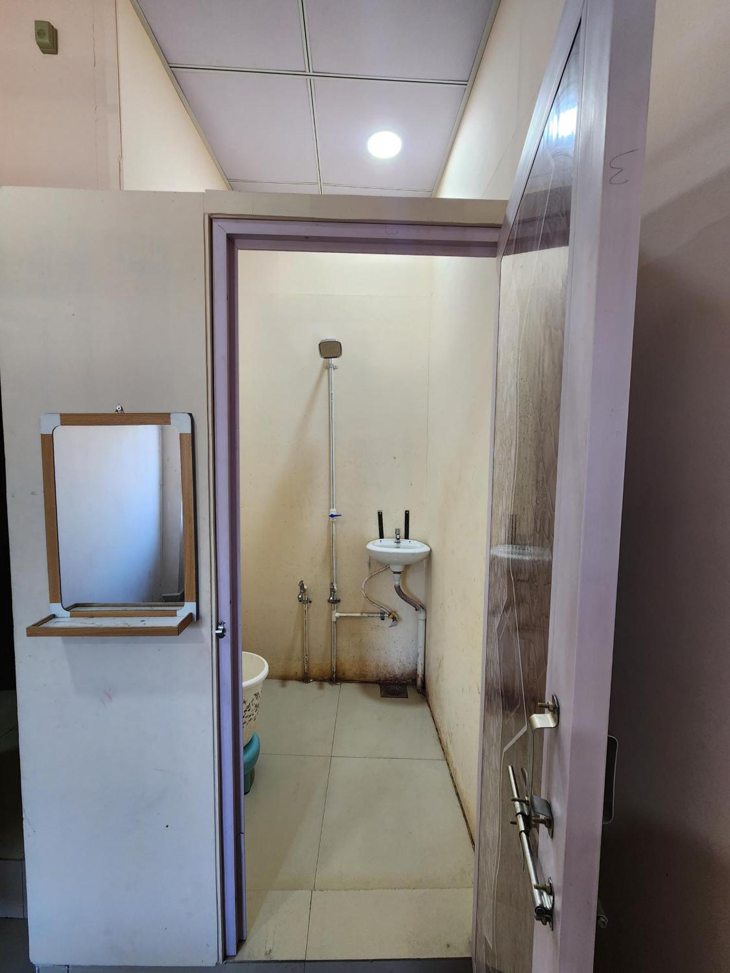 Hotel Diamond Ac Dormitory And Guest House 苏拉特 外观 照片