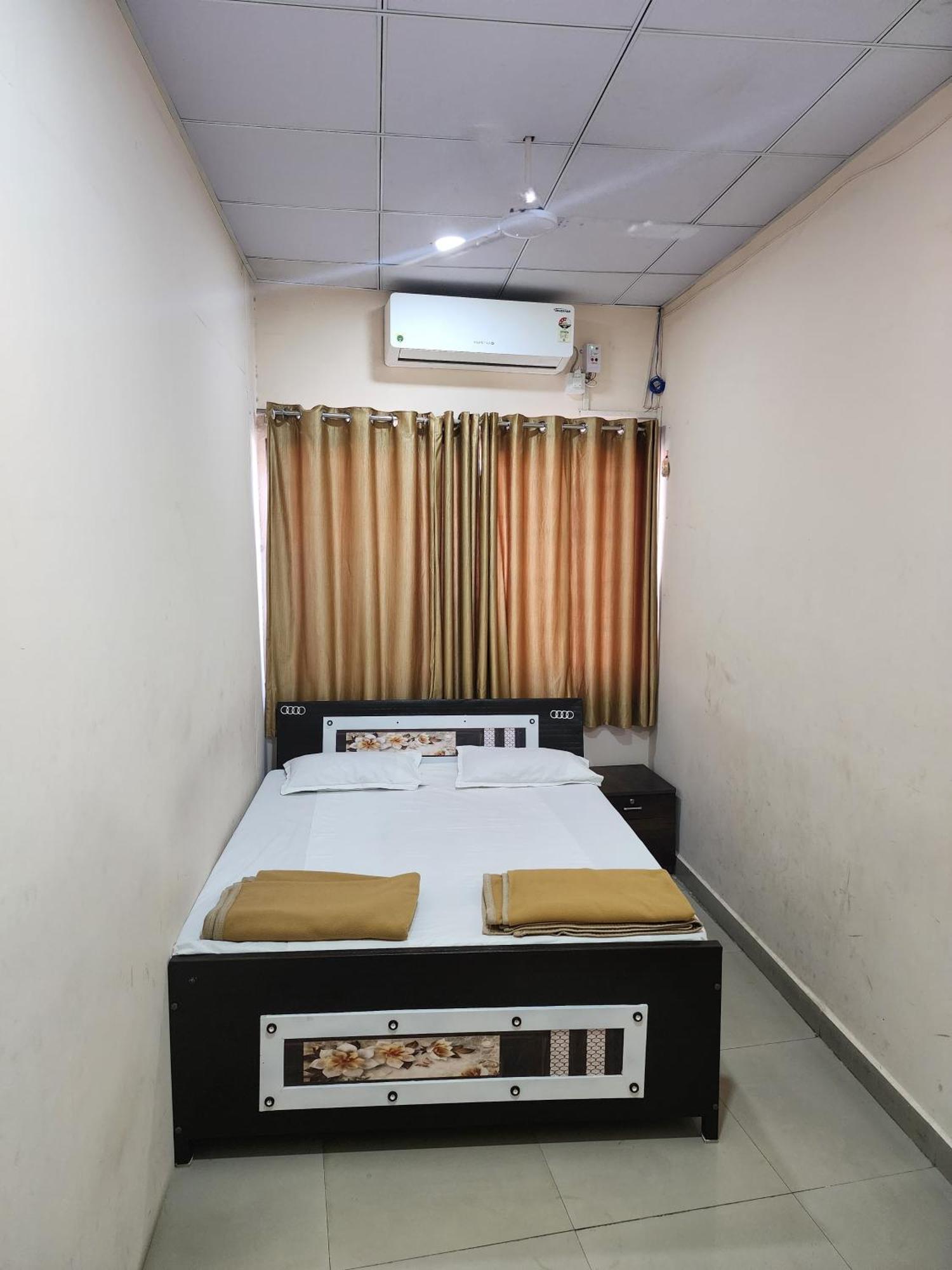 Hotel Diamond Ac Dormitory And Guest House 苏拉特 外观 照片
