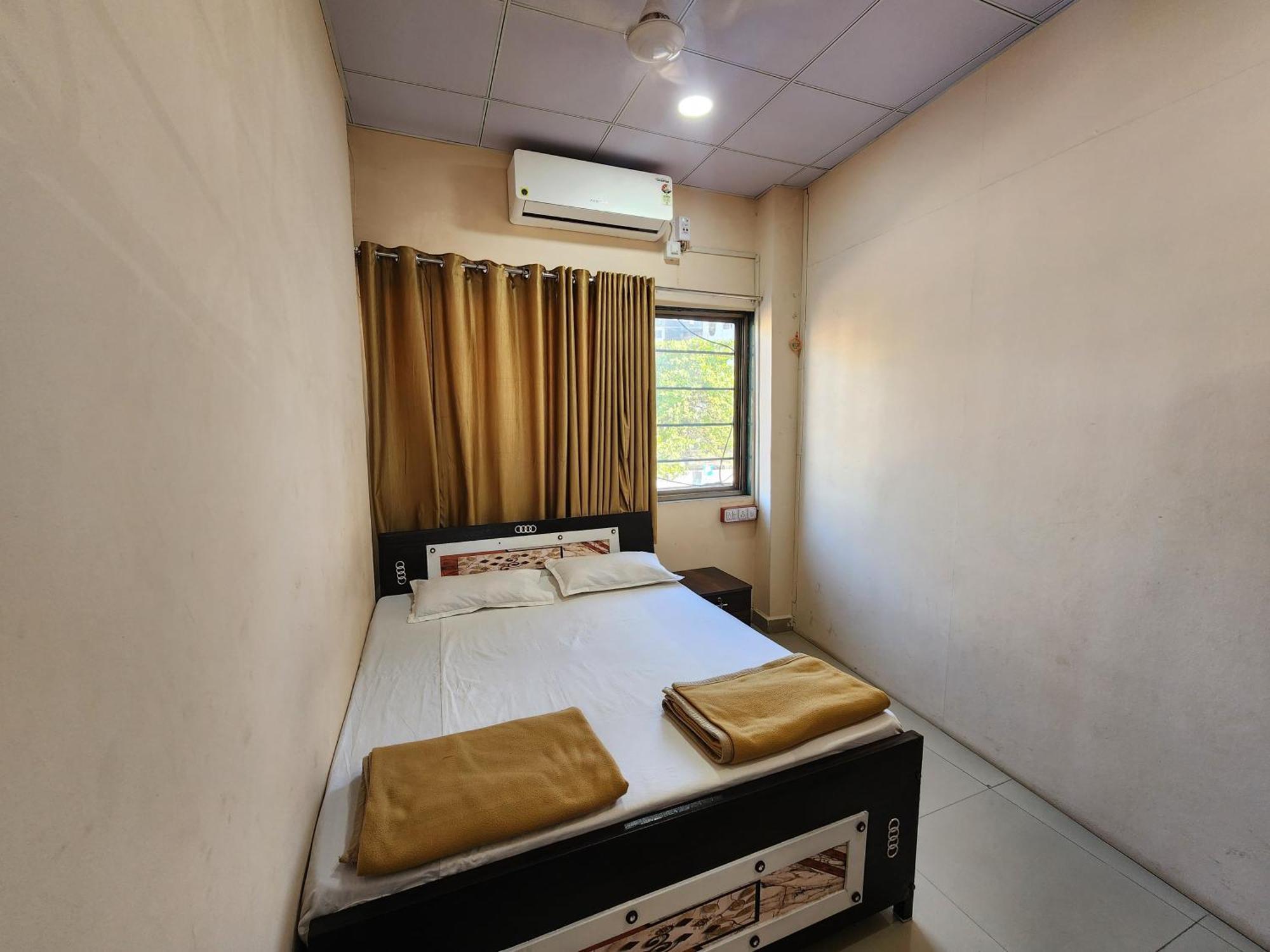 Hotel Diamond Ac Dormitory And Guest House 苏拉特 外观 照片